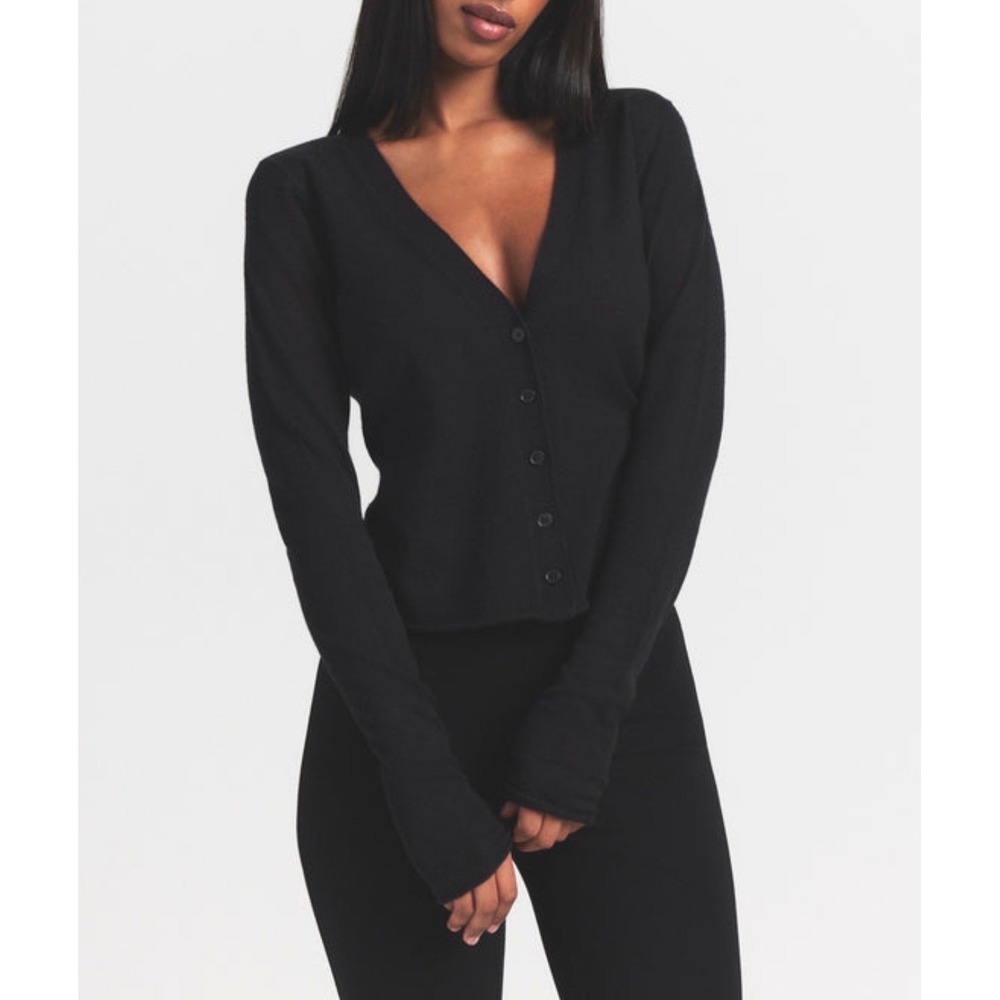 Skims Featherweight Cashmere Cardigan V Neck Onyx Black Size Large NWT - Picture 7 of 9